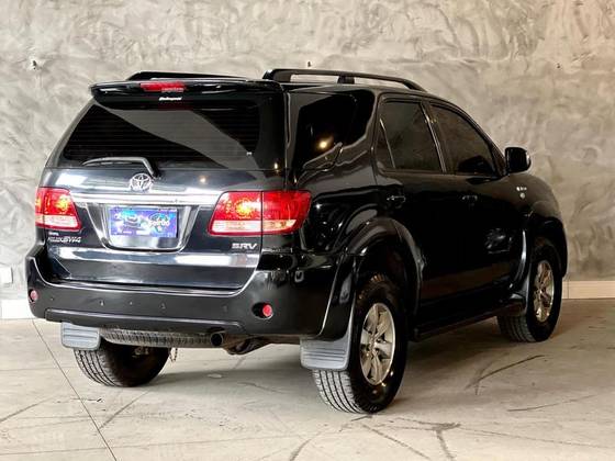 TOYOTA HILUX 3.0 SRV 4X4 CD 16V TURBO INTERCOOLER DIESEL 4P AUTOMÁTICO TOYOTA HILUX 3.0 SRV 4X4 CD 16V TURBO INTERCOOLER DIESEL 4P AUTOMÁTICO